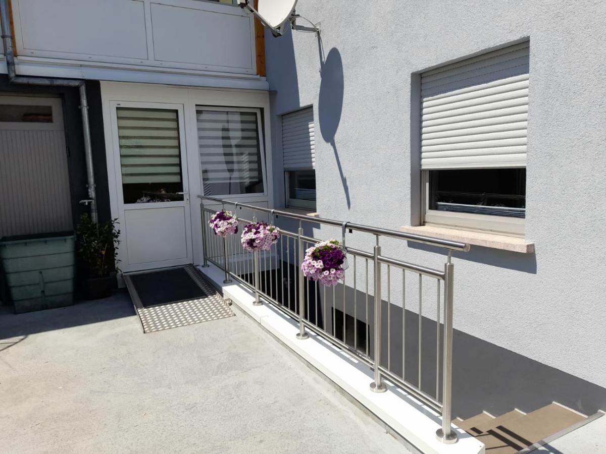 Haus Monika Apartment Целтинген-Рахтиг Екстериор снимка